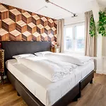 Will & Tate Hostel *