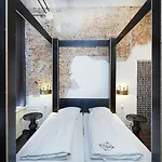 Will & Tate Hostel *