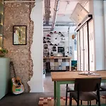 Will & Tate Hostel *