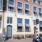 Will & Tate Hostel *