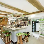 Will & Tate Hostel *